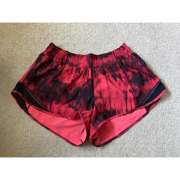 Lululemon Hotty Hot Short II 2.5" Size 6 - Picture 5 of 8